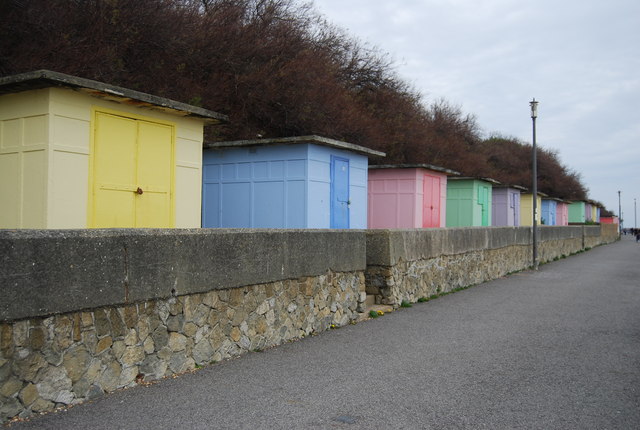 File:Beach huts - geograph.org.uk - 4156196.jpg