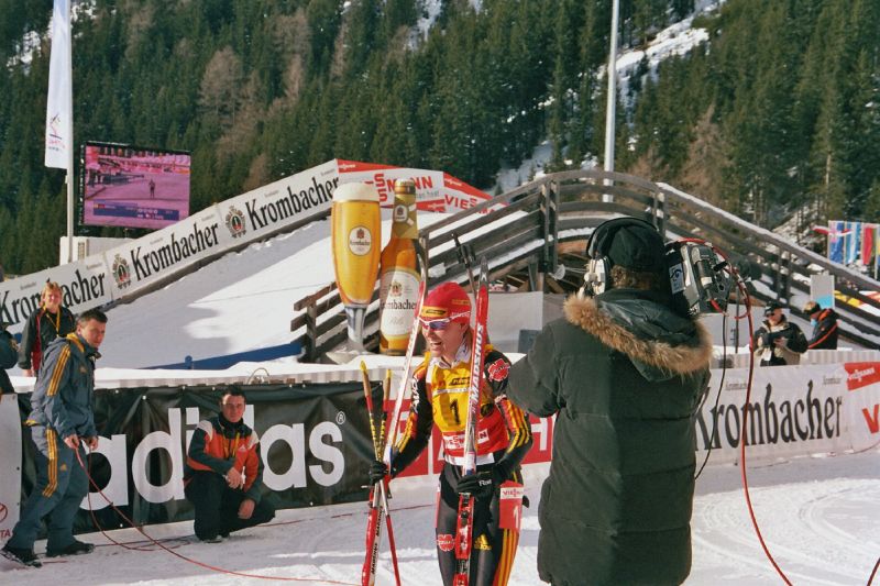 File:Biathlon WC Antholz 2006 01 Film2 PursuitWomen 12 (412749122).jpg