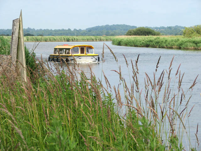 File:Boat travelling down the River Yare - geograph.org.uk - 1380187.jpg