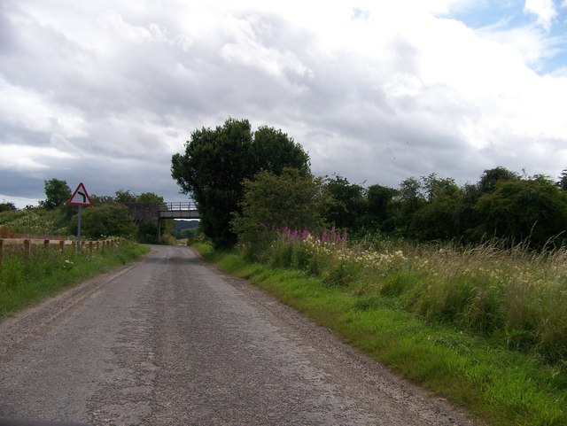 File:Bridge on the Caledonian Railway - geograph.org.uk - 4603049.jpg