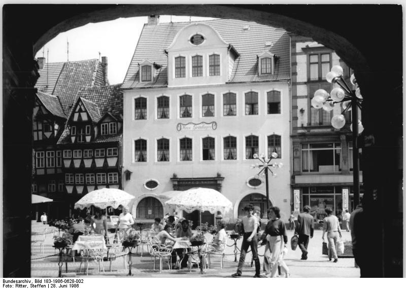 File:Bundesarchiv Bild 183-1986-0628-002, Quedlinburg, Marktplatz, Haus "Grünhagen".jpg