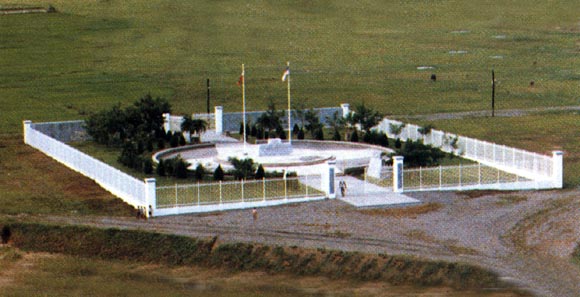 File:Cabanatuan American Memorial.jpg