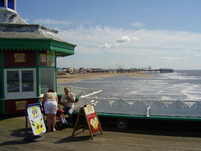 File:Central Pier, Blackpool - geograph.org.uk - 534689.jpg