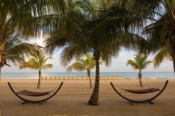 File:Courtyard by Marriott Isla Verde Beach Resort.jpg
