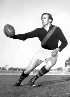 <span class="mw-page-title-main">Dick Reynolds</span> Australian rules footballer, born 1915