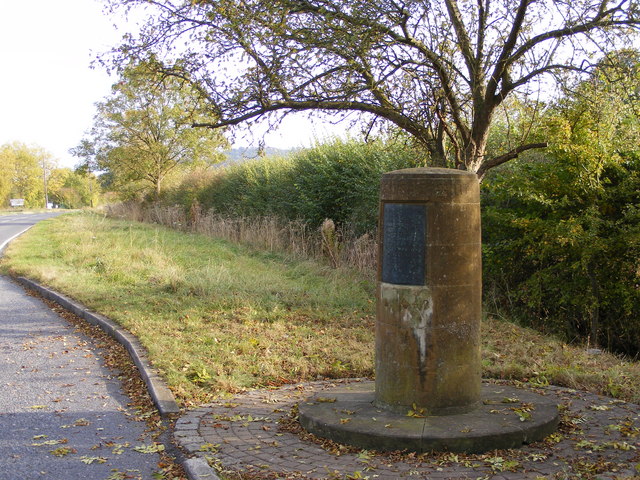 An image of the monument to the Battle of Edgehill in 1642.