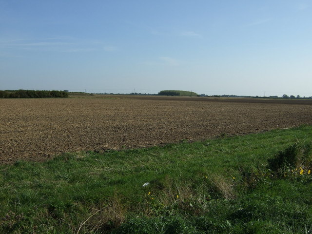 File:Farmland near Hawthorn Hill - geograph.org.uk - 3677908.jpg