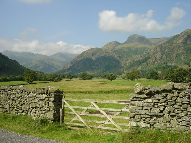 File:Great Langdale from close by Robinson Place - geograph.org.uk - 336202.jpg