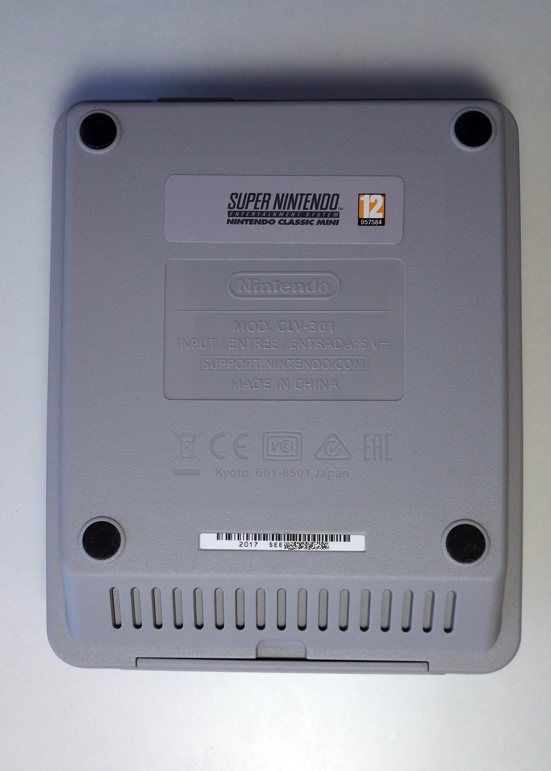 Classic Mini Super Nintendo Entertainment System - U.jpg Wikimedia Commons