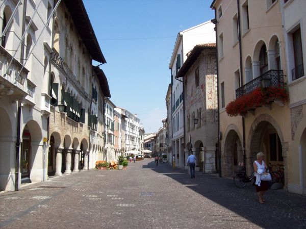 File:Pordenone-Corso Vittorio Emanuele.jpg