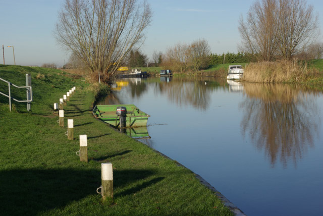 File:River Lark, Prickwillow - geograph.org.uk - 1073402.jpg