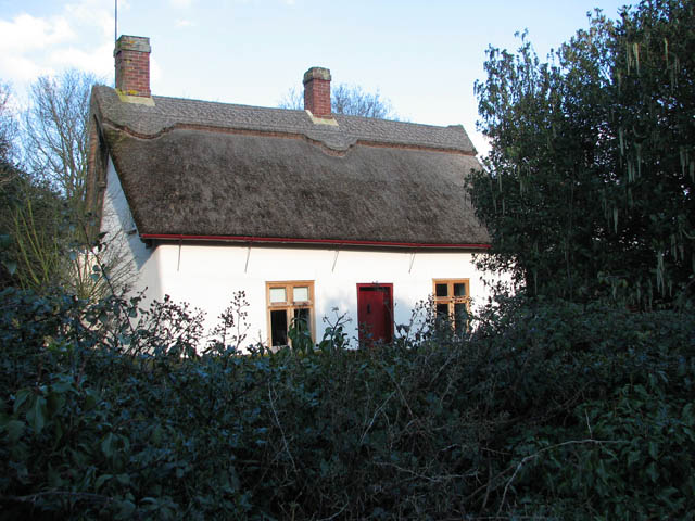 File:Thatched cottage on Staithe Road - geograph.org.uk - 1146620.jpg