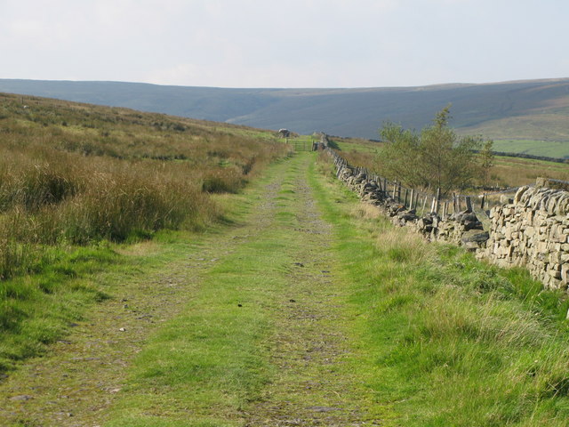 File:Track in the Swin Hope valley - geograph.org.uk - 1033054.jpg