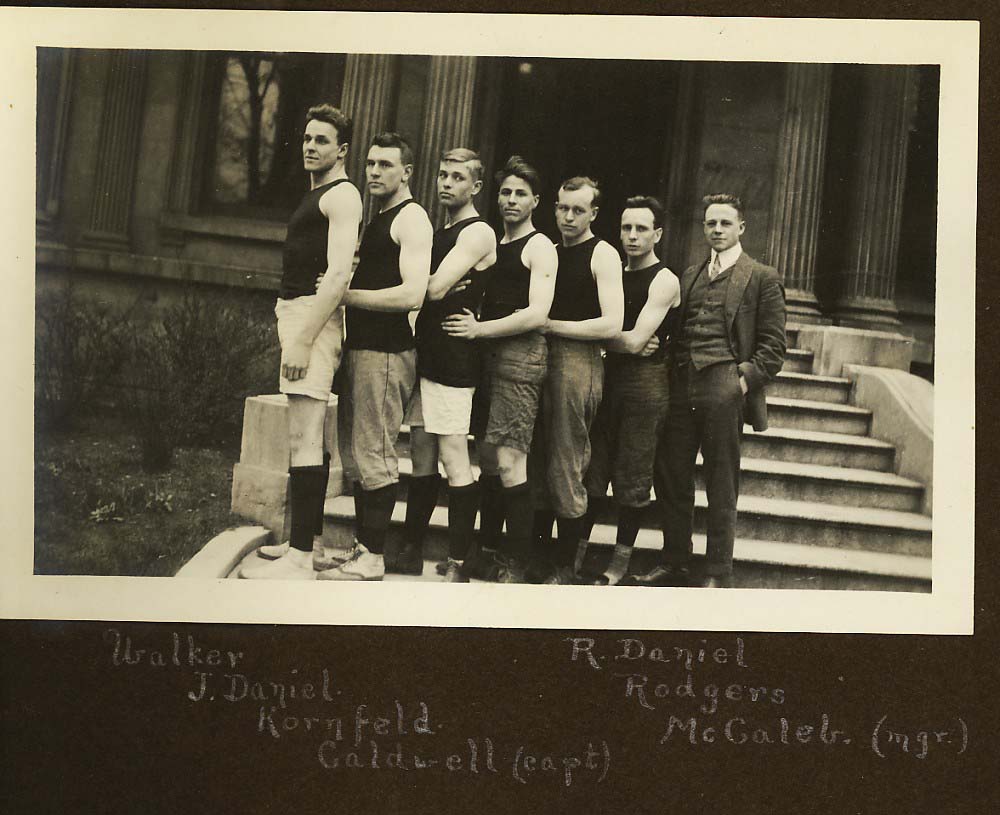 File:University of Louisville men's basketball team, 1914.jpg