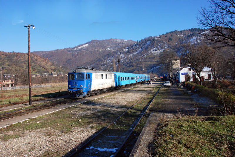 File:Valea-Bahnhof.jpg