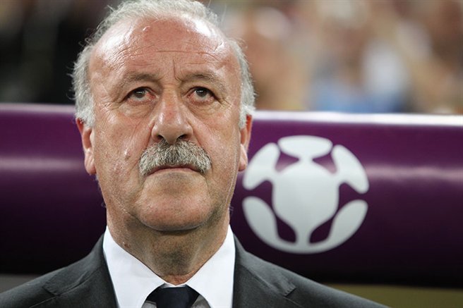 Vicente_del_Bosque_Euro_2012_vs_France.jpg