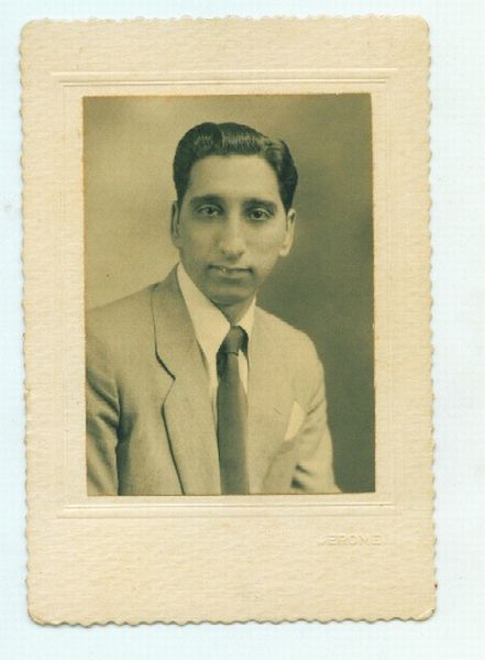 File:Vintage Cabinet photo of an unknown man from Bombay (2).jpg