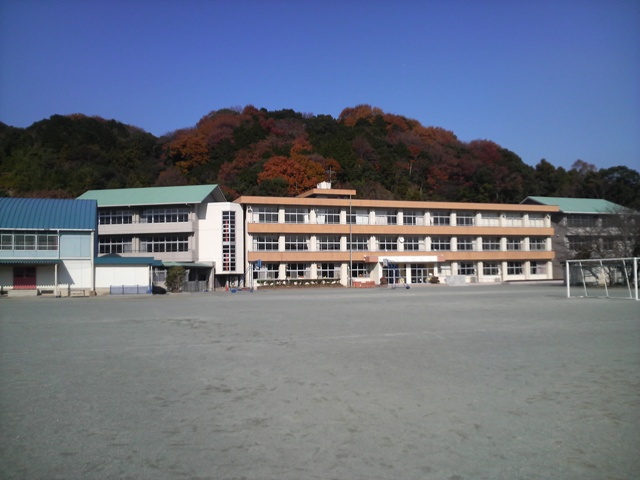 File:伊勢市立宮山小学校.JPG