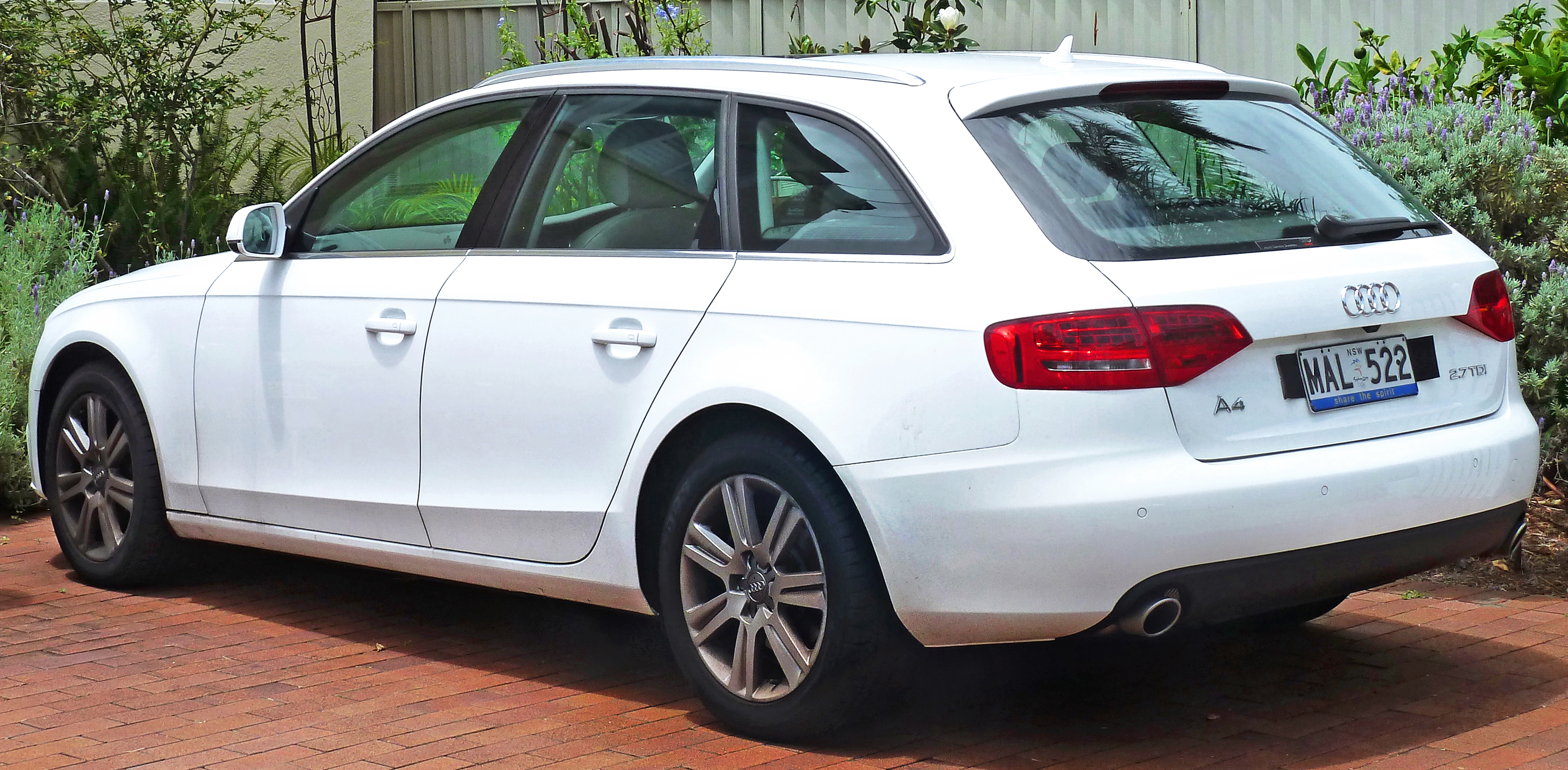 File:Audi A4 B8 Avant front 20100715.jpg - Wikimedia Commons