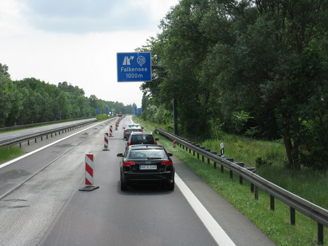 File:A10 - Kreuz (28), Falkensee (1000m) - geo.hlipp.de - 9636.jpg