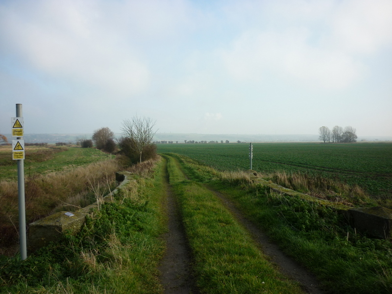 File:A farm track towards Bonby Carrs - geograph.org.uk - 2168060.jpg