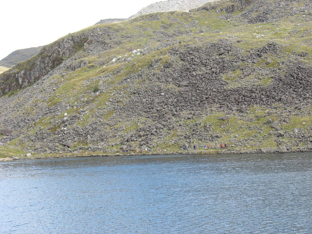 A party of walkers on the eastern shore of Llyn y Manod - geograph.org.uk - 561429