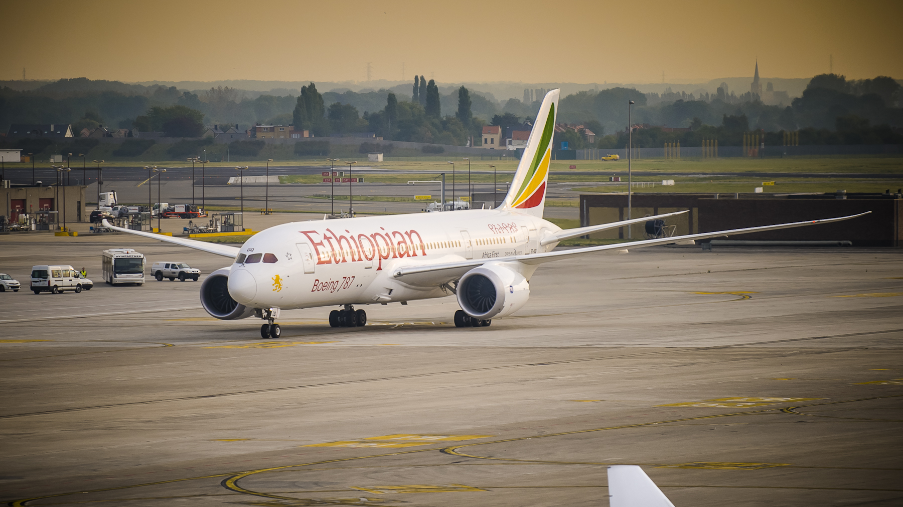 File An Ethiopian Airlines Boeing 787 8 Dreamliner Jpg Wikimedia Commons