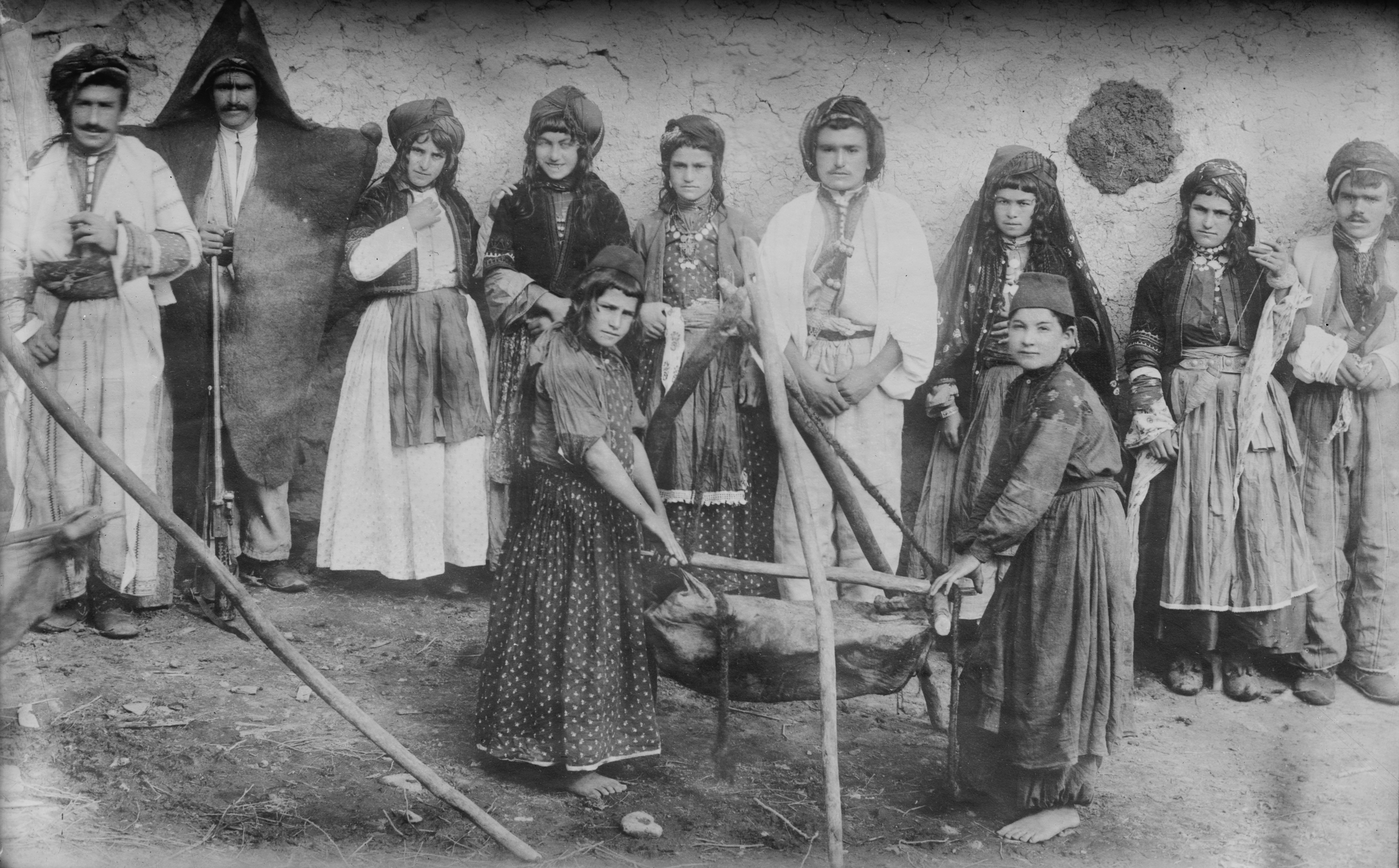 Гугли нация. Ассирийцы Урмия Персия. Ассирийцы в 19 веке. Ассирийцы народ. Ассирийцы внешность.