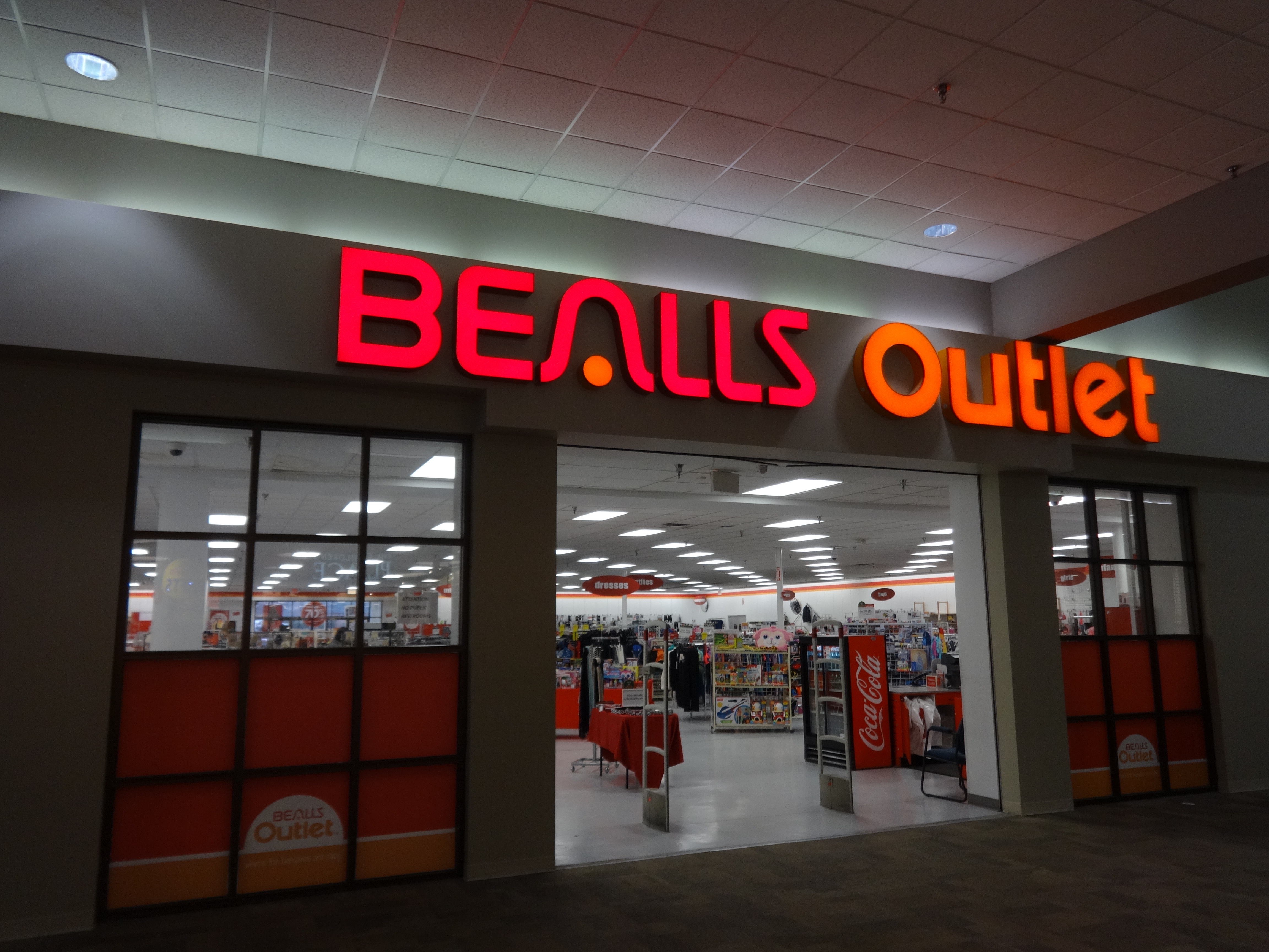 File:Bealls Outlet, Tifton Mall.JPG - Wikimedia Commons
