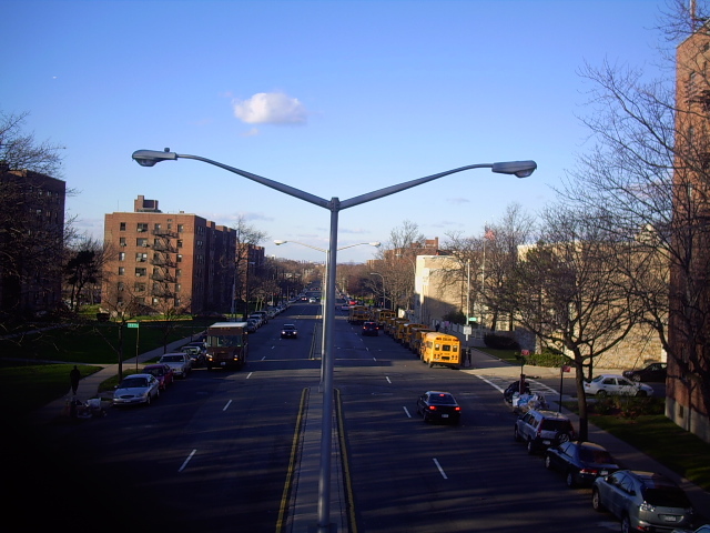 File:Bell Boulevard from Motor Parkway bridge in Oakland Gardens.jpg