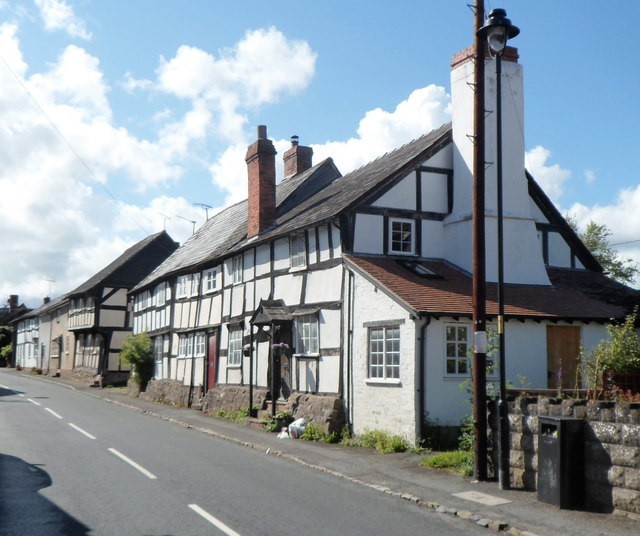 File:Black and white cottages, West Street, Pembridge - geograph.org.uk - 3096384.jpg