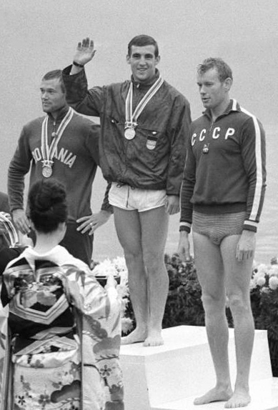 Andrei Igorov, Jurgen Eschert and Yevgeny Penyayev on the podium Bundesarchiv Bild 183-C1024-0001-005, Tokio, XVIII. Olympiade, Sieger Einer-Canadier.jpg