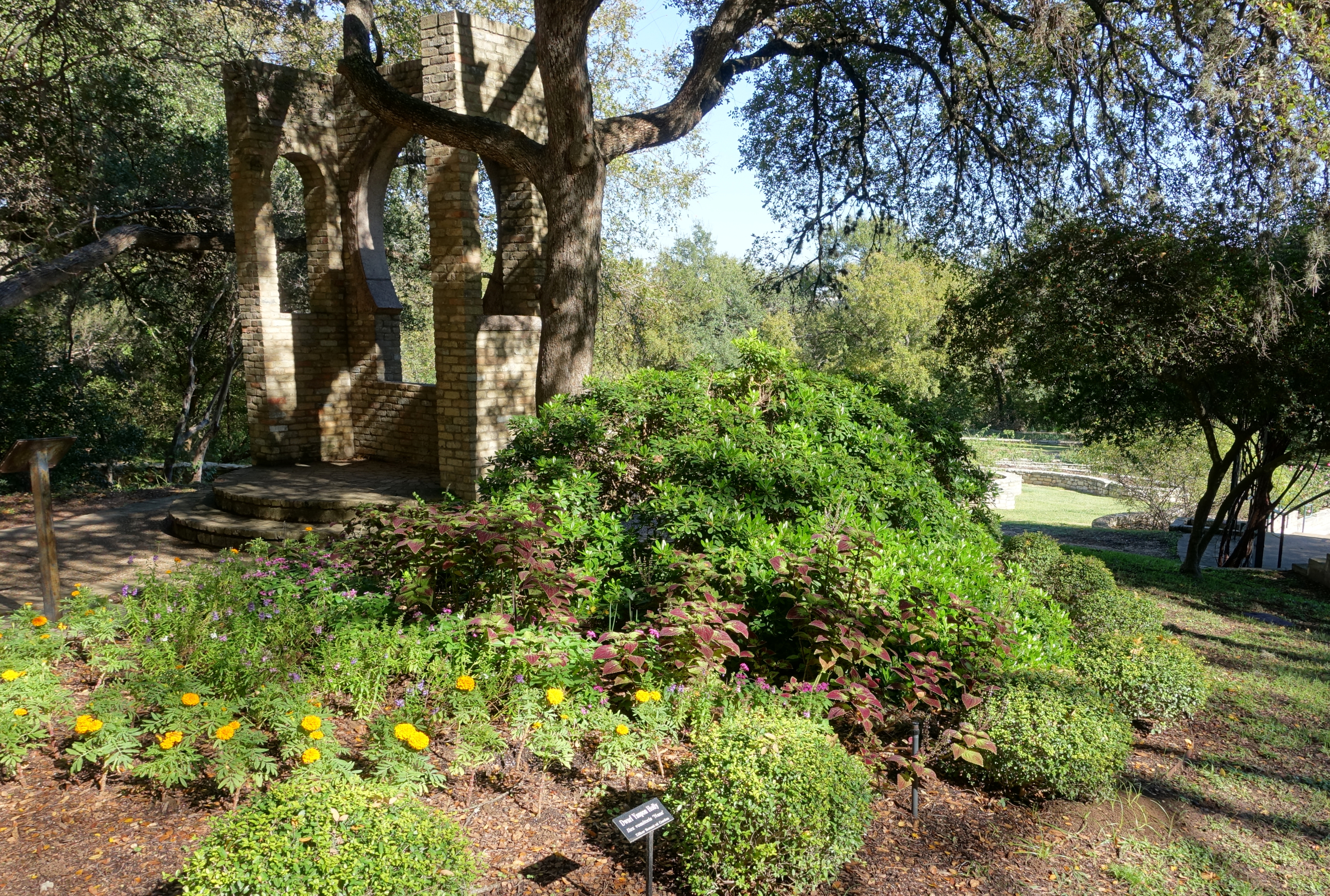 File Butler Window Zilker Botanical Garden Austin Dsc08852 Jpg Wikimedia Commons