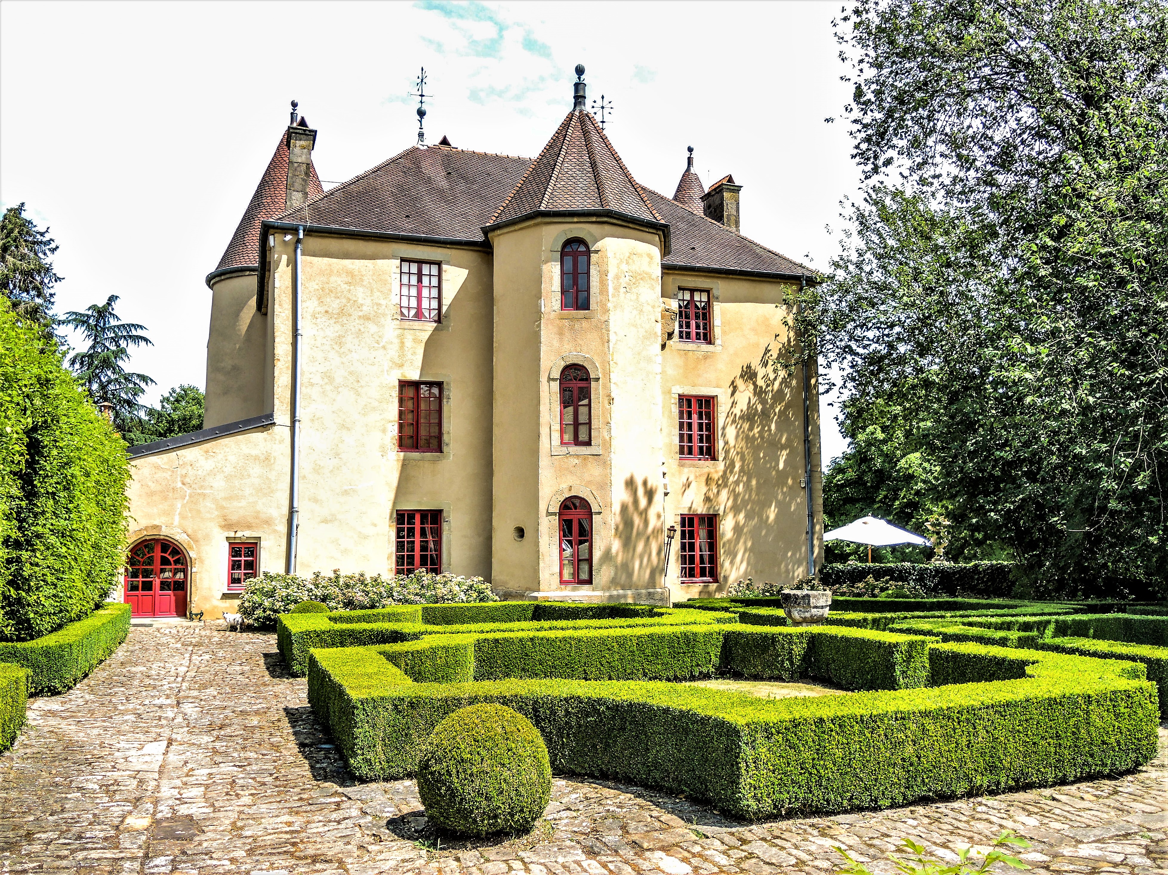 CHATEAU D'OUGE null France null null null null