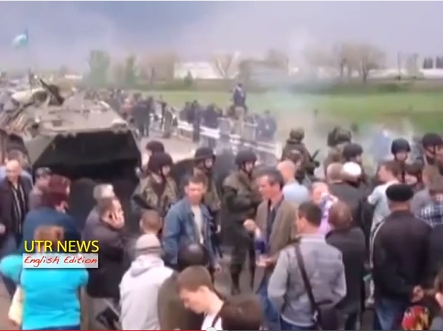 File:Civilians block ukrainian military near Slavyansk.jpg
