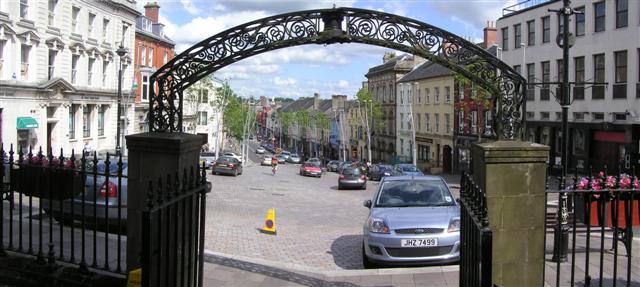 File:Courthouse Hill, Omagh - geograph.org.uk - 1383601.jpg