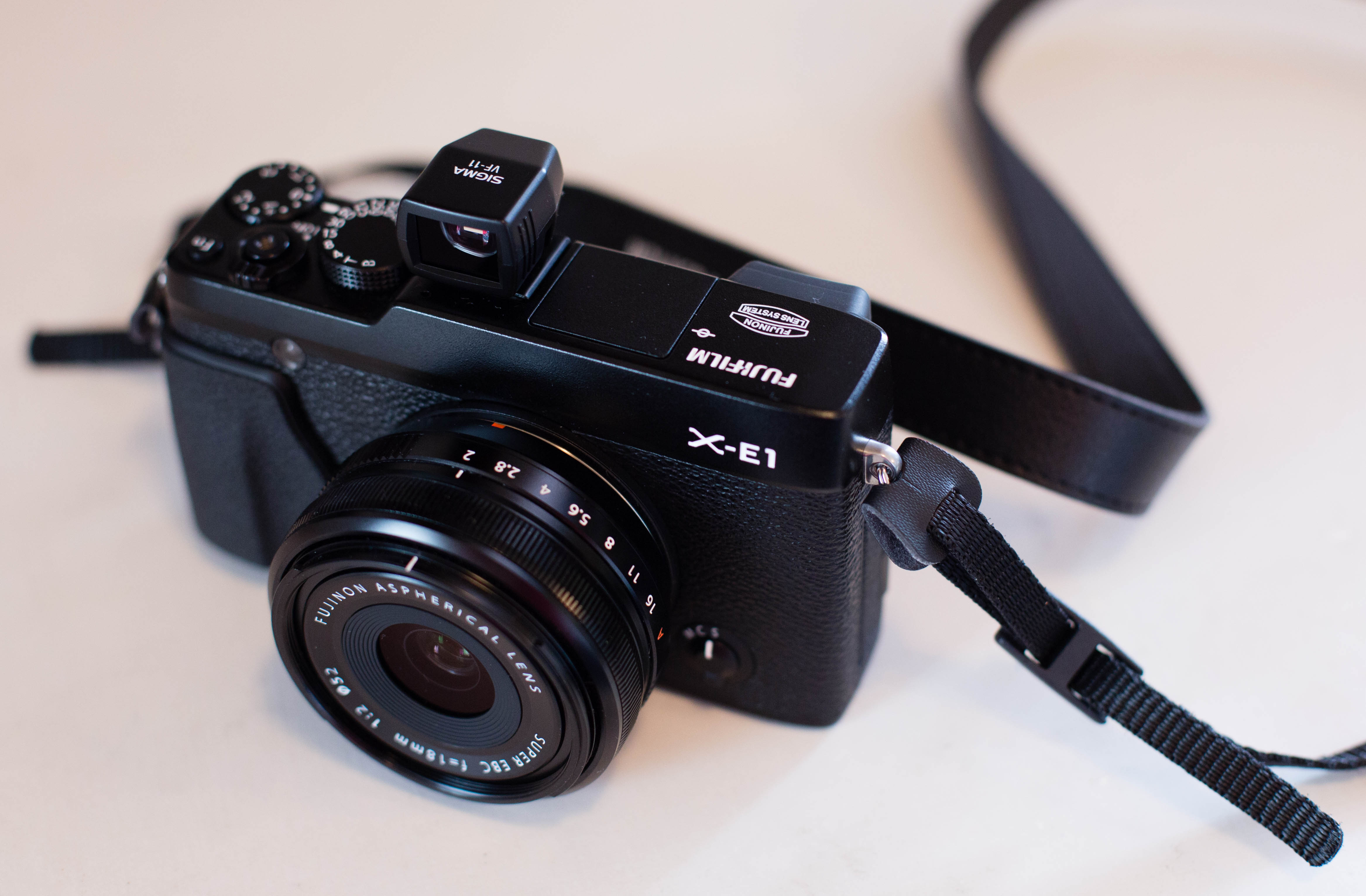 File:Fujifilm X-E1 with VF-11 Optical Viewfinder - (1).jpg