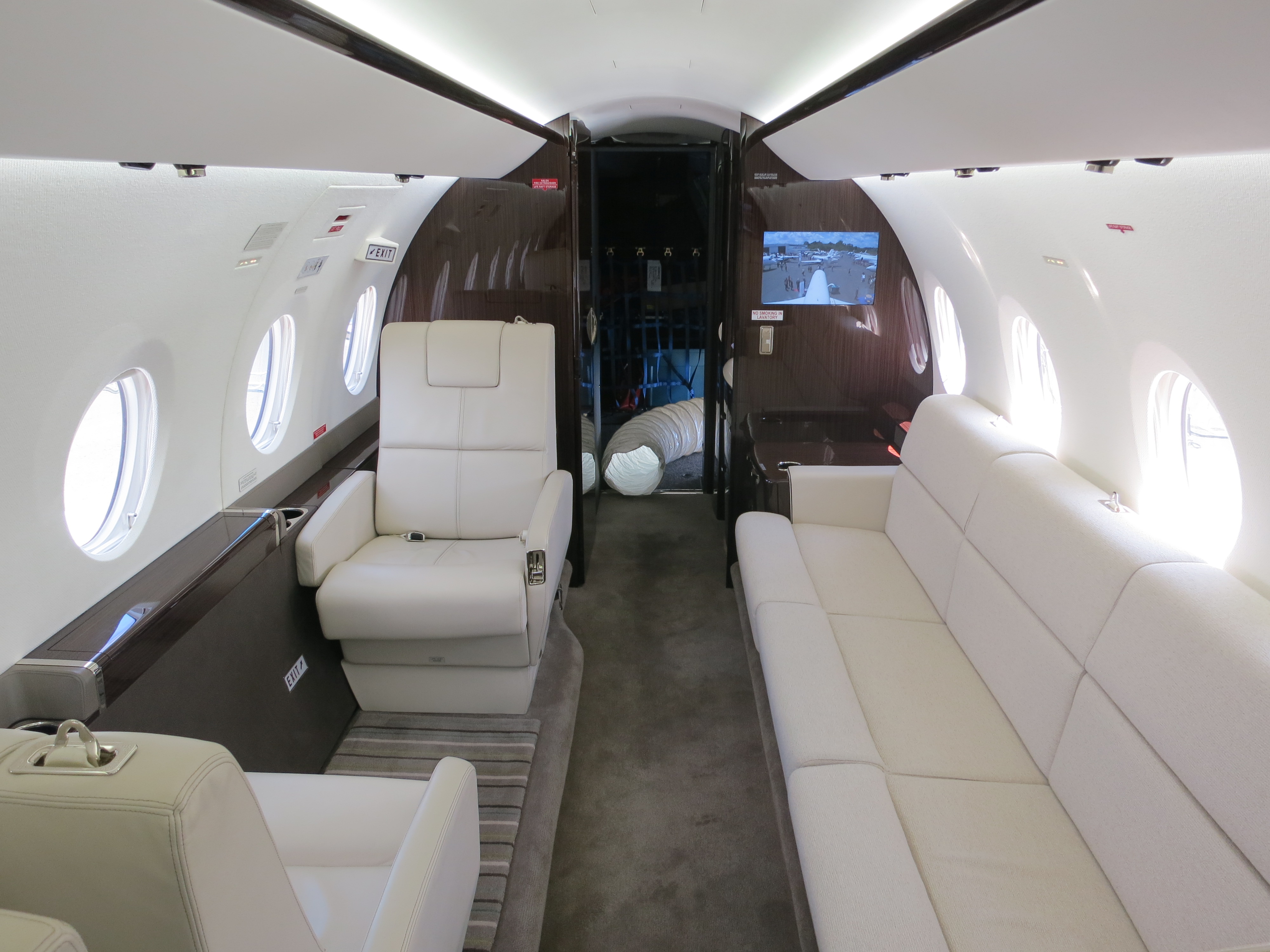 File Gulfstream G280 Cabin Interior With Divan Jpg