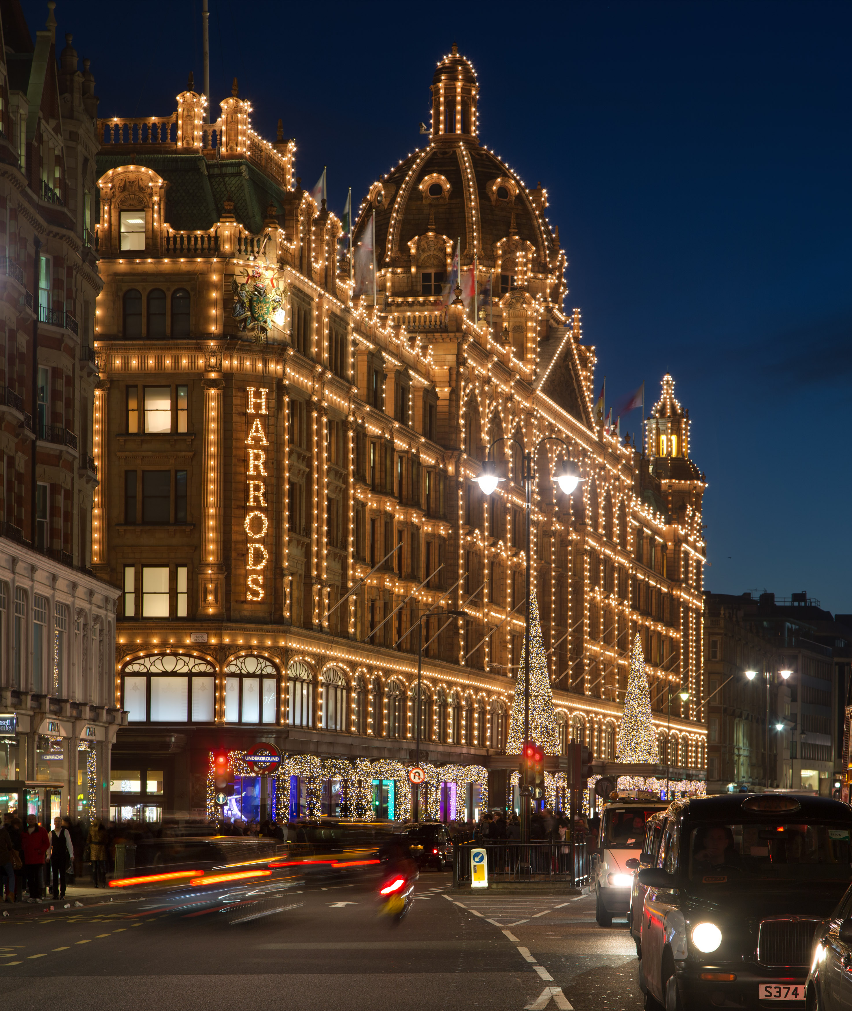 Harrods department store at night, London, UK - Stock Image - C033/8479 -  Science Photo Library