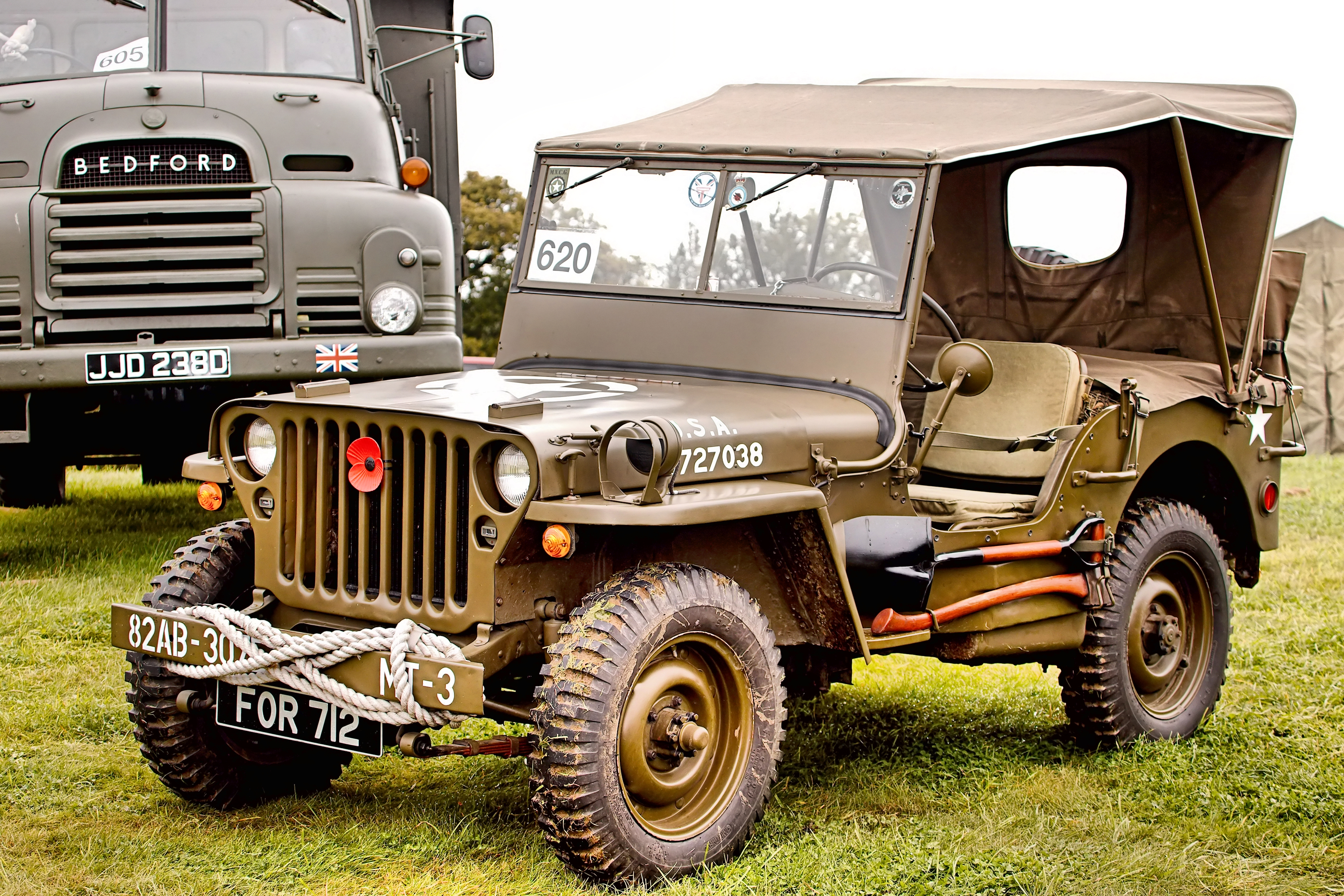 Maior Jeep Willys do mundo com 6m de altura