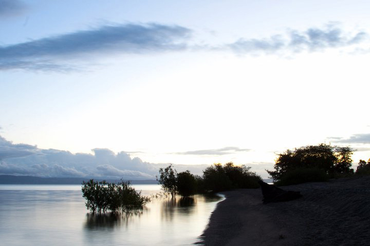 File:Lago Ranco, Chile..jpg