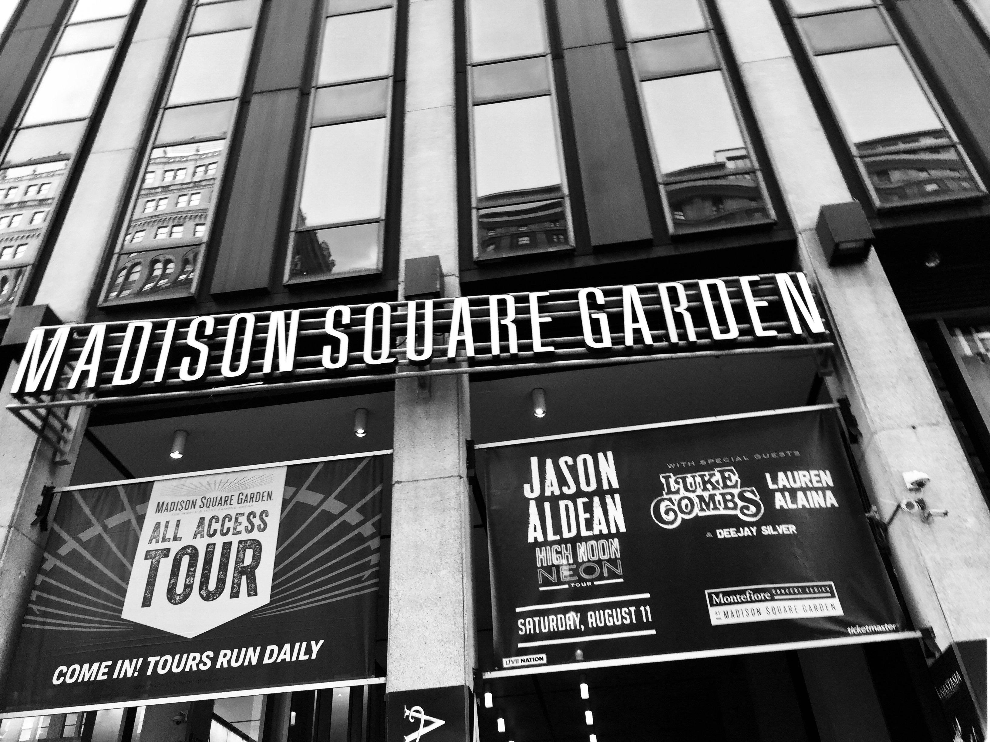 madison square garden black and white