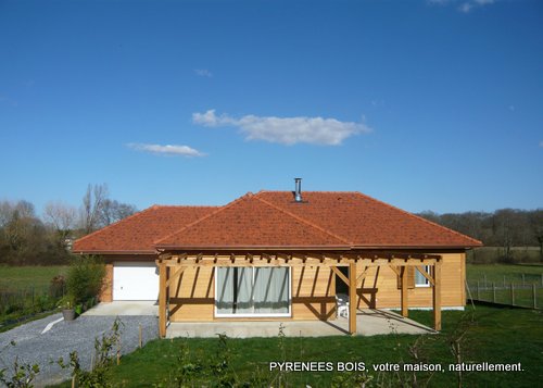 File:Maison bois à Artiguelouve, près de Pau..jpg