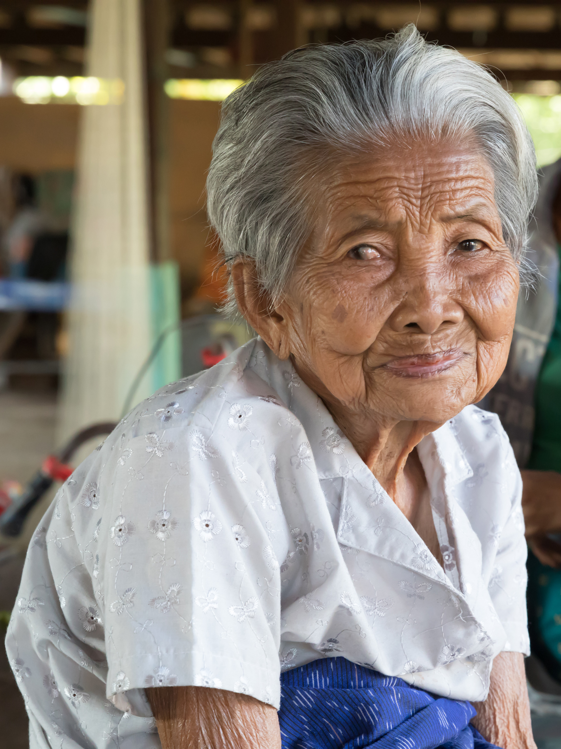 File Old Woman Of Don Puay Grey Hair Wrinkled Skin Twisted Back Jpg Wikimedia Commons