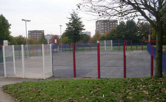 File:Play Area - Blackman Lane - geograph.org.uk - 591416.jpg