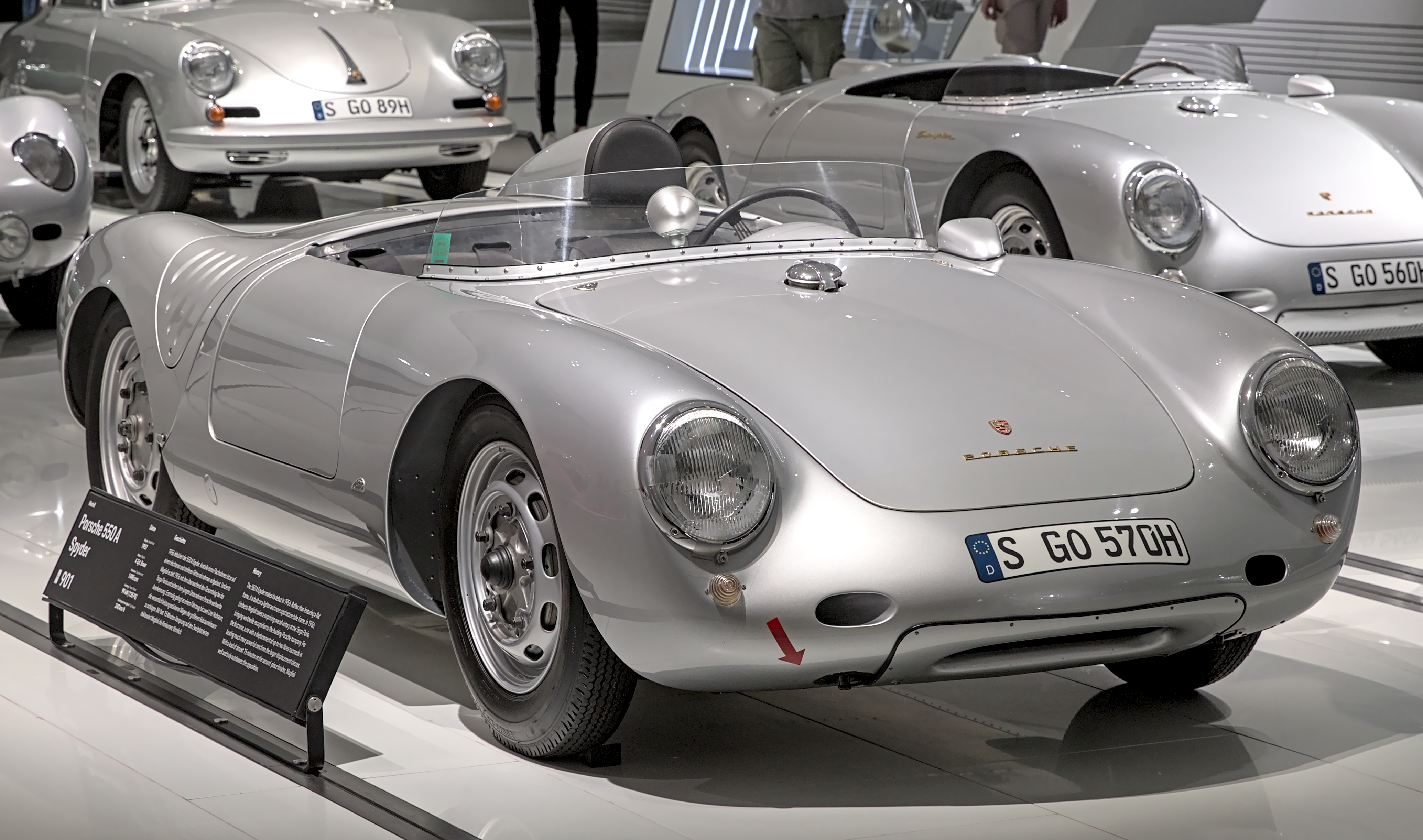 https://upload.wikimedia.org/wikipedia/commons/5/5b/Porsche_550_Spyder_from_1957_in_the_Porsche-Museum_%282009%29_1X7A0325.jpg