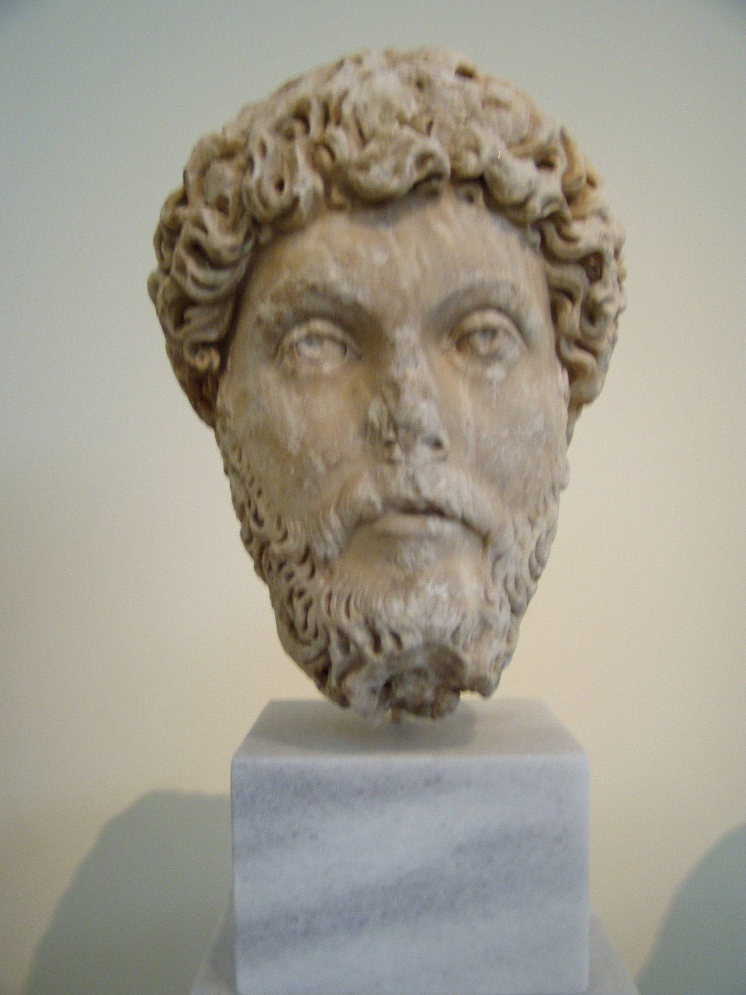 Portrait head of the emperor Marcus Aurelius NAMA 572 (DerHexer).JPG