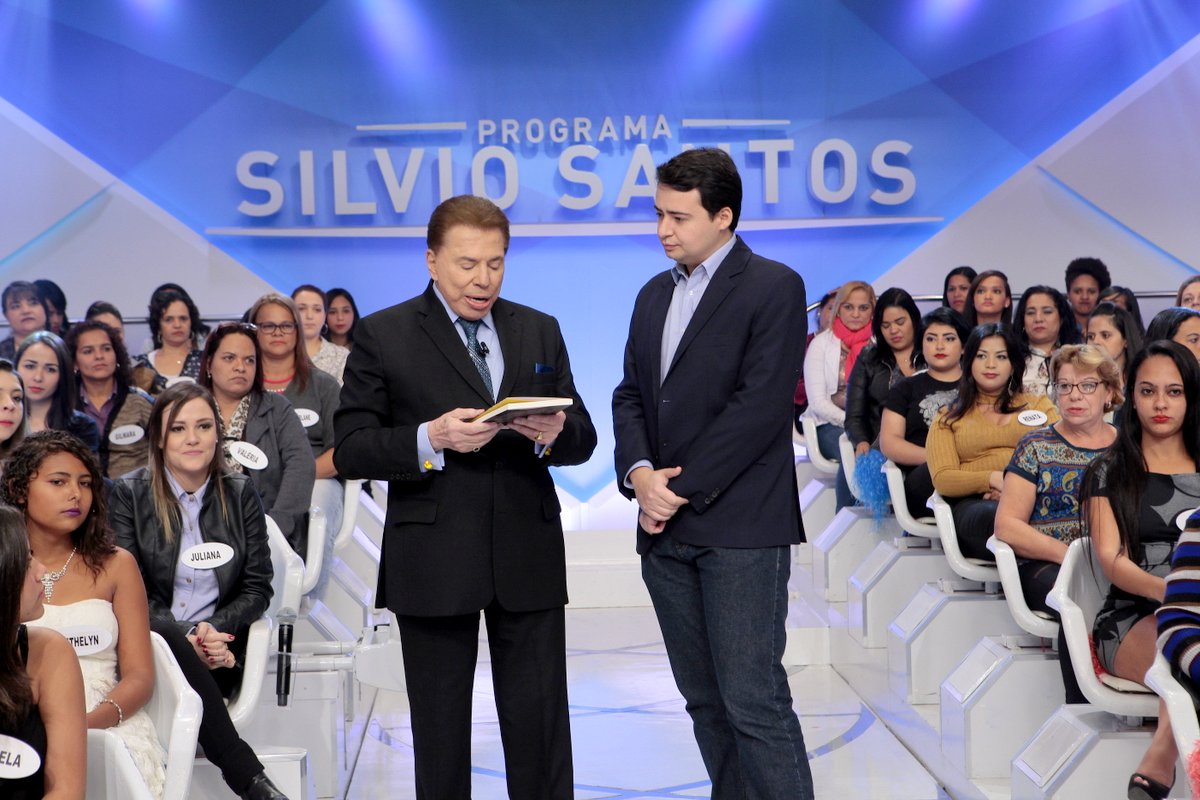 Silvio Santos recebe Fernando Morgado em seu programa no SBT (2017). Foto por Lourival Ribeiro (SBT).
