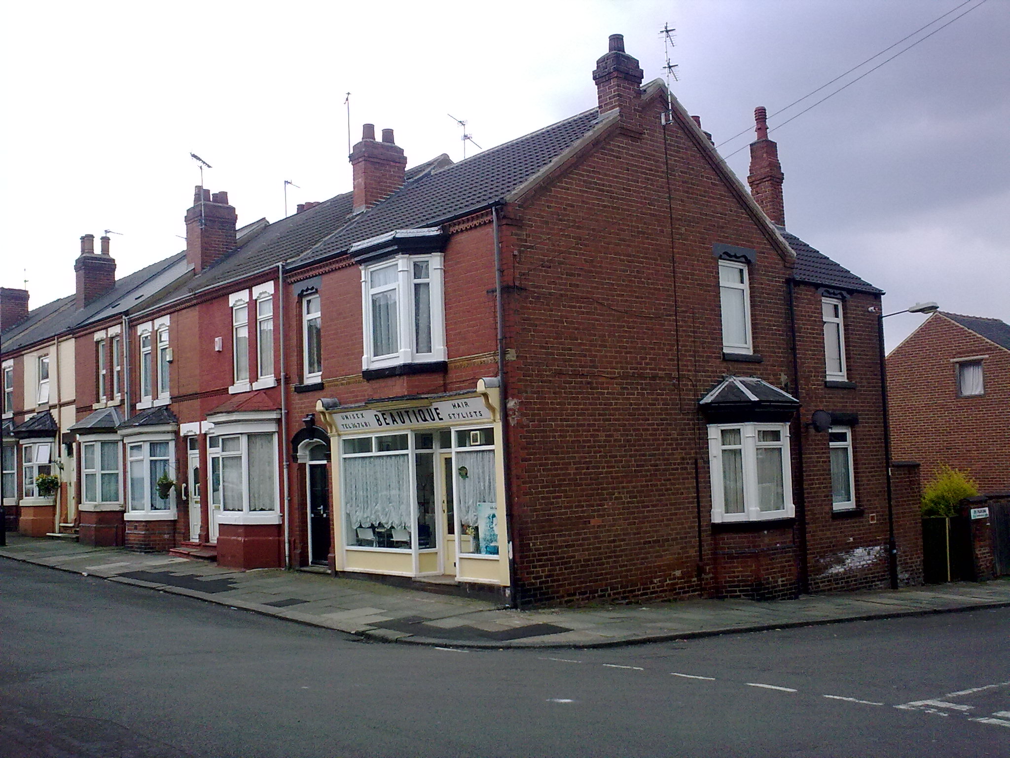 File:The hairdresser's salon situated on Lister Avenue in Balby (a suburb of Doncaster ...2048 x 1536