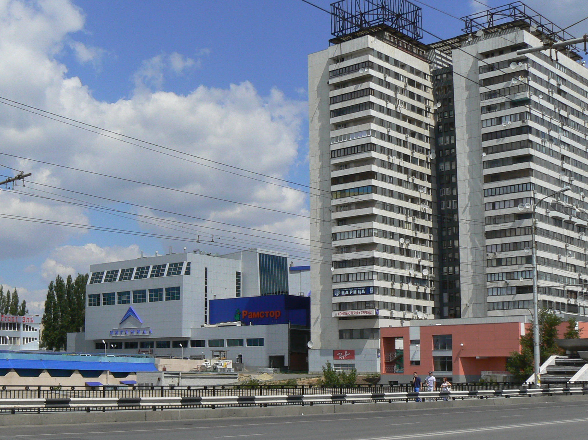 Файл:Volgograd central pyramide.jpg — Википедия